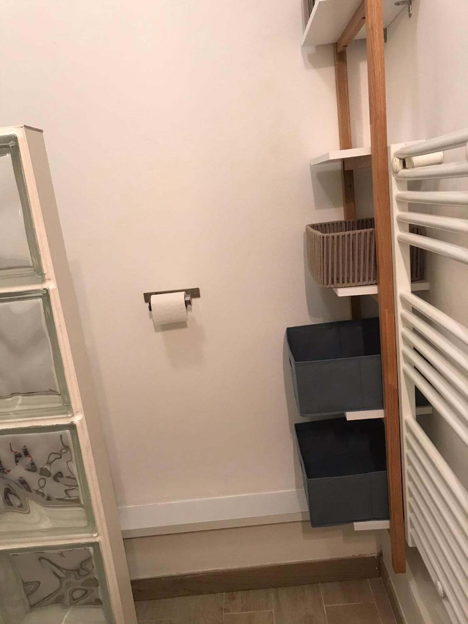 Apartment Direct *